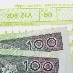 ZUS ZLA, PESEL ubezpieczonego i banknoty 100 zł. Może to być związane z kodem c na L4.