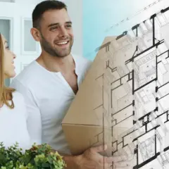Para młoda z kartonem i rośliną, obok plan architektoniczny. Wycofanie nieruchomości z działalności gospodarczej wzór.