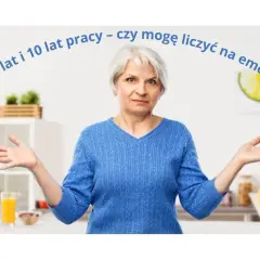 Mam 60 lat i 10 lat pracy – czy mogę liczyć na emeryturę? Kobieta z uniesionymi ramionami w kuchni.