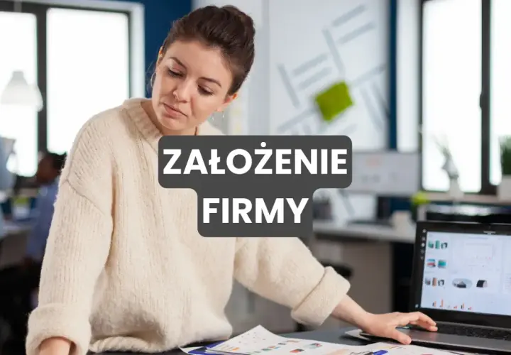 Kobieta pracuje nad dokumentami, przygotowując się do założenia firmy. Na ekranie laptopa widoczne są wykresy.