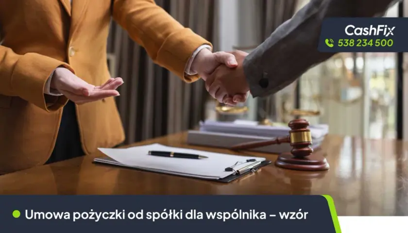 Dwie osoby ściskają sobie dłonie nad dokumentami, symbolizując umowę pożyczki od spółki dla wspólnika.